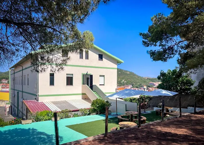 Hostal Brebei Niedda - Base Camp Outdoor & View